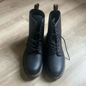 Mens Dr. Martens Airwick Boots